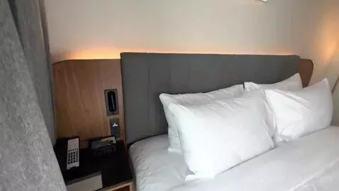 King Suite (#507) bed picture #7
