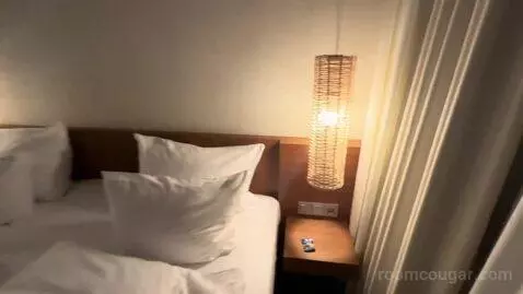Junior Suite (#214) bed picture #9