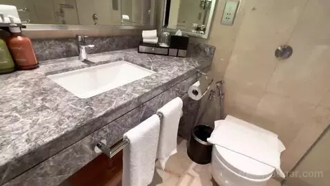 1 Queen Standard Top Floor Loft (#1310) bathroom picture #4