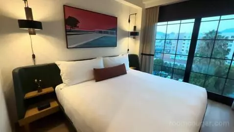 King Room with Hollywood Hills View (#723) picture #7