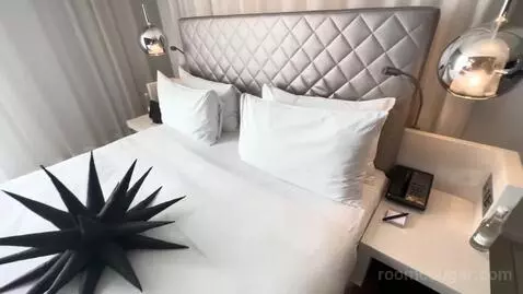 Fabulous Room, 1 King, High Floor (#628) bed picture #1