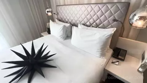 Fabulous Room, 1 King, High Floor (#628) bed picture #3