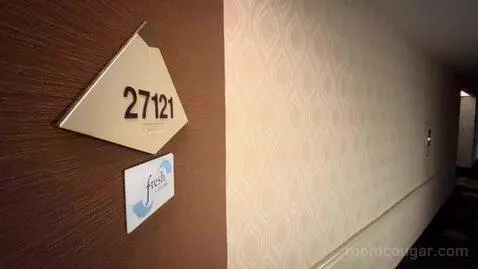 Pyramid King Corner Suite (#27121) picture #1