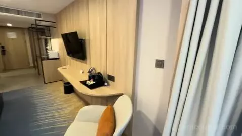 Queen Suite with Kitchenette and Balcony (#509) bed picture #2