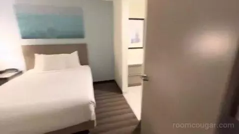 One-Bedroom Suite with Two Queen Beds with Kitchen and Sofa Bed (#326) bed picture #2