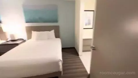 One-Bedroom Suite with Two Queen Beds with Kitchen and Sofa Bed (#326) bed picture #3