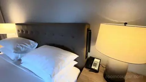 Suite (#417) bed picture #9