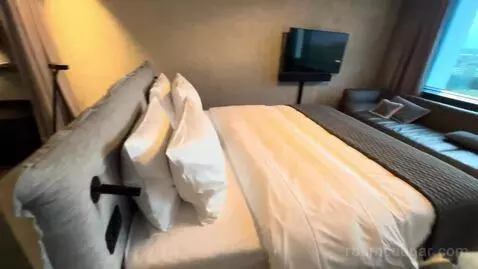 Premium King Room (#1813) bed picture #3
