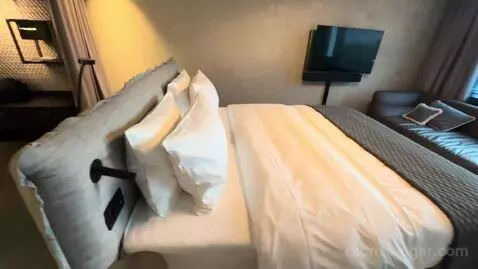 Premium King Room (#1813) bed picture #6