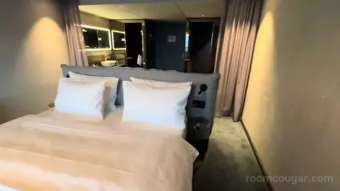 Premium King Room (#1813) bed picture #10