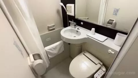 Single Room (#212) bathroom picture #1