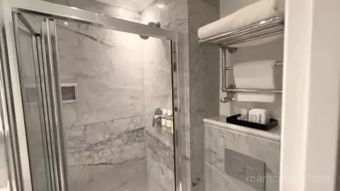 Single Room (#148) bathroom picture #4