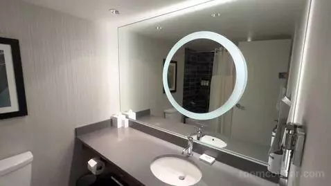 One-Bedroom Suite (#2612) bathroom picture #1