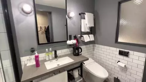 Moxysignaturequeen, 22sqm, Larger Guest Room, 1 Queen (#1016) bathroom picture #8