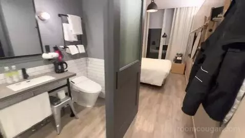 Moxysignaturequeen, 22sqm, Larger Guest Room, 1 Queen (#1016) bed picture #3