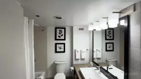 Studio King Suite (#207) bathroom picture #3