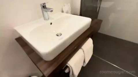 Jr Suite (#132) bathroom picture #9