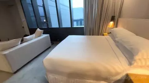 Superior King Room (#1419) bed picture #7