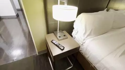 Executive King Suite (#509) bed picture #10