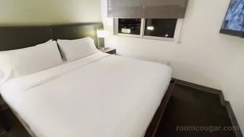 Executive King Suite (#509) bed picture #12