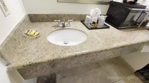 King Room (#237) bathroom picture #4