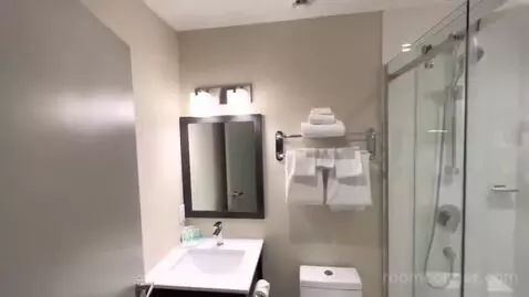 Standard Double Room (#307) bathroom picture #2