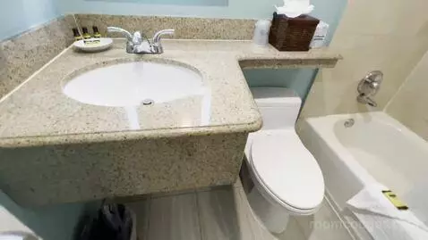 King Room (#407) bathroom picture #6
