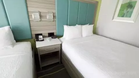 King Room (#407) bed picture #4