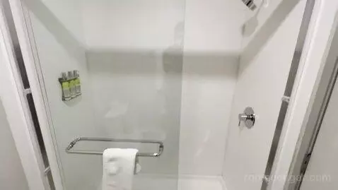Standard (#234) bathroom picture #9