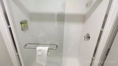 Standard (#234) bathroom picture #10