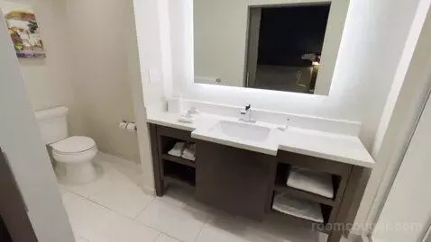 King Studio with Trundle Bed (#118) bathroom picture #3