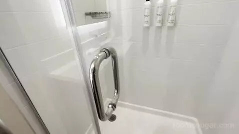 King Studio with Trundle Bed (#118) bathroom picture #9