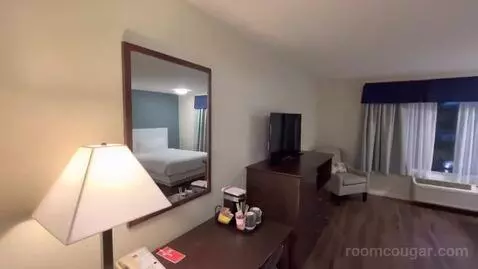 Queen Room with Two Queen Beds (#433) bed picture #2