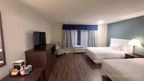 Queen Room with Two Queen Beds (#433) bed picture #3