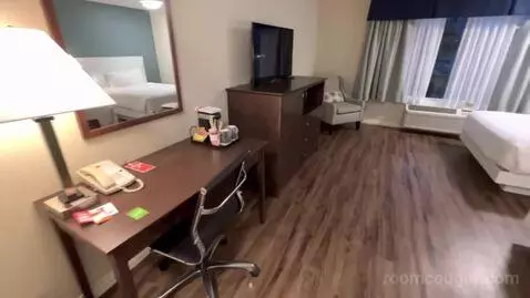 Queen Room with Two Queen Beds (#433) bed picture #4