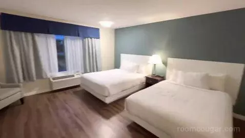 Queen Room with Two Queen Beds (#433) bed picture #5