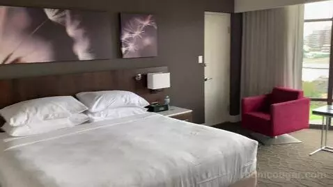 Deluxe King Room with Water View (#640) bed picture #5