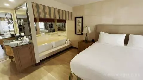 King Room with Hot Tub (A209) bed picture #7