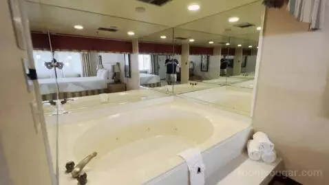 King Room with Hot Tub (A209) bed picture #8