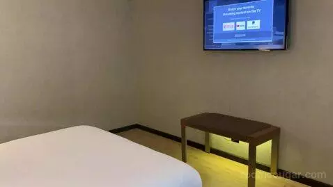 1 Bedroom Suite, 1 King, Sofa Bed (#1010) bed picture #5