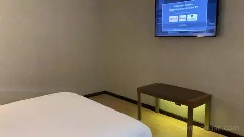 1 Bedroom Suite, 1 King, Sofa Bed (#1010) bed picture #6
