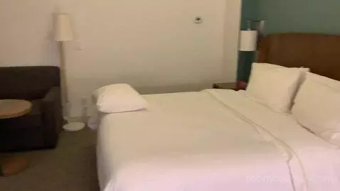 Standard King Room (#908) bed picture #3