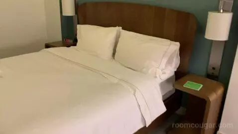 Standard King Room (#908) bed picture #8