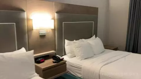 Queen Room with Two Queen Beds and Sofa Bed (#127) bed picture #4