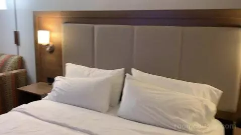 Standard King Room (#236) bed picture #8