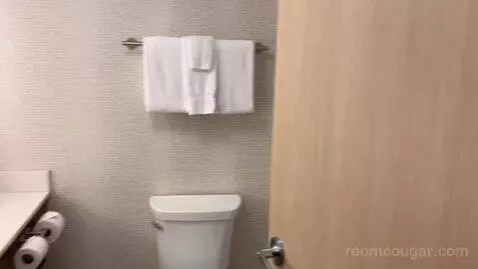 Standard King Room (#236) bathroom picture #2