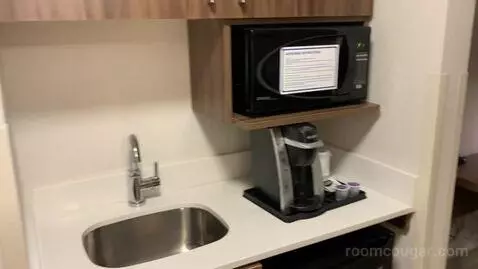 Standard King Room (#236) picture #3