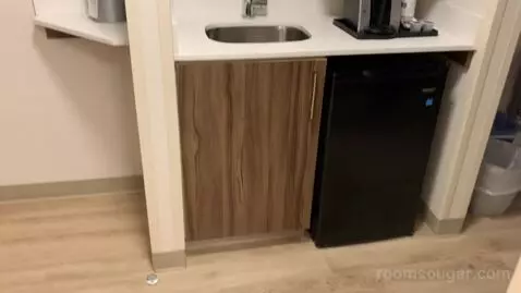 Standard King Room (#236) picture #4