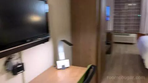 Standard King Room (#236) bed picture #1