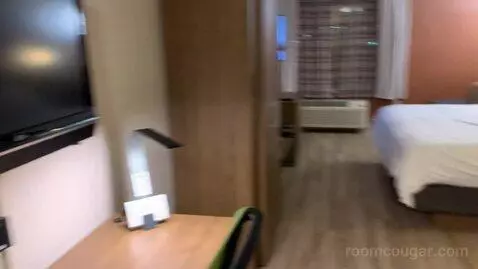 Standard King Room (#236) picture #7